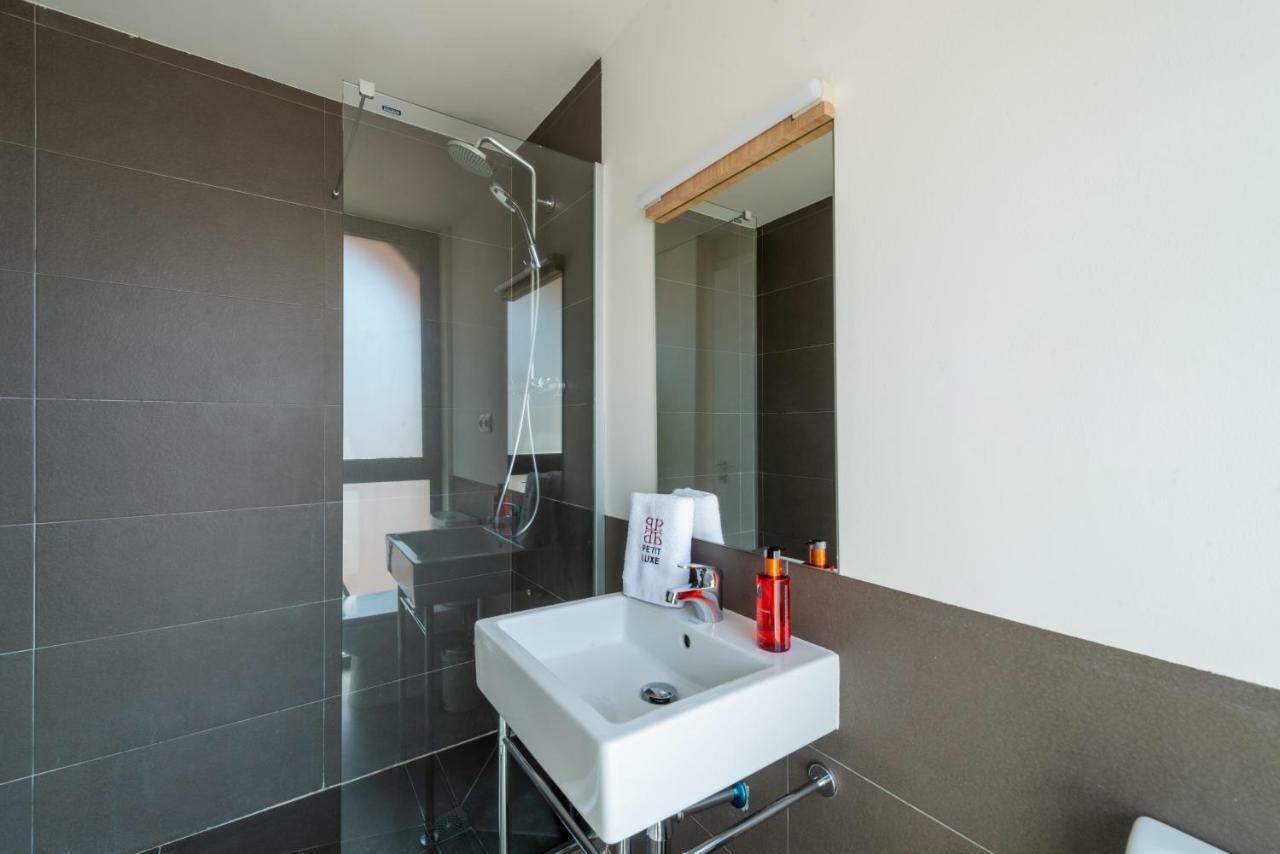 Petit Luxe Tobella Dreta Terrassa